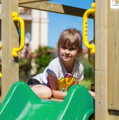 Aire de jeux Carol1 avec toboggan bleu et mur d'escalade de Fungoo