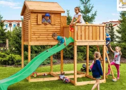 Aire de jeux Myside avec toboggan, cabane et terrasse de chez Fungoo