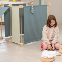 Jeu de construction géant en bois et tissu vert bio fabriqué en Espagne Family Trigonos